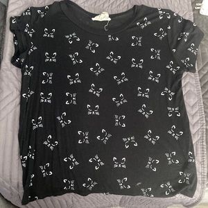 Black and White Cat Face T-Shirt (Size Small)